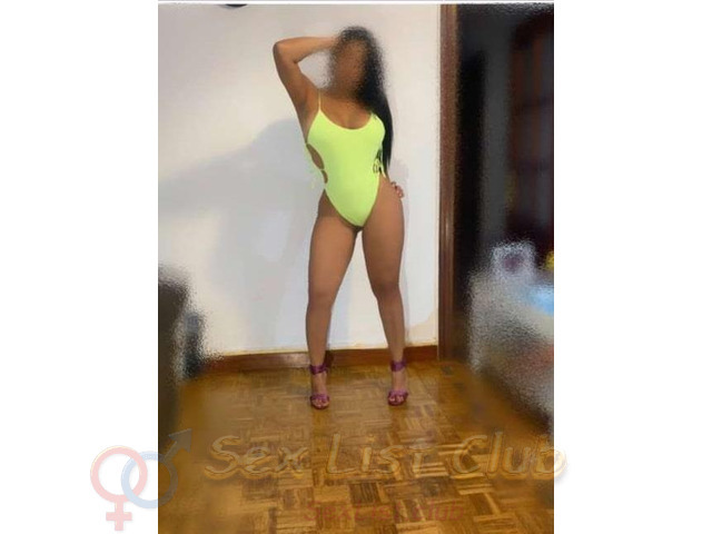 Jovencita delgadita morena guapisima super