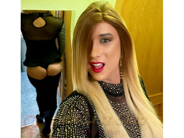 Vicky alta travesti colombiana versatil